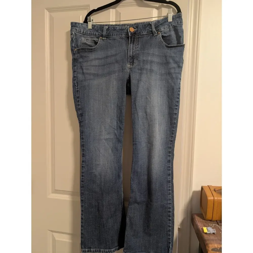 1518 - Wrangler Boot Cut Stretch Jeans - 18W x 32